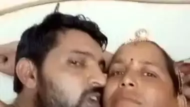 Mature aunty hugging topless big boobs viral show