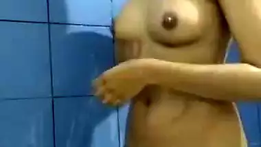 Delhi college girl – Anaya nude bathing solo X