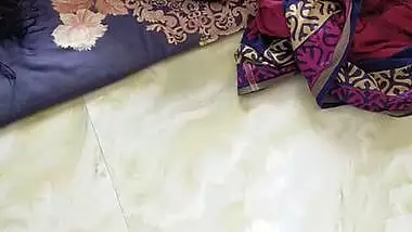 Aunty naked on floor in horny mood to have viral sex