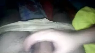 Deshi bhabhi giveing hendjob her husband