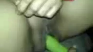 Muslim hijab slut fucked with cucumber