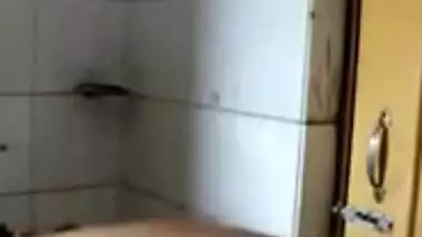 I am one of those sexy Indian chicks who loves being naked