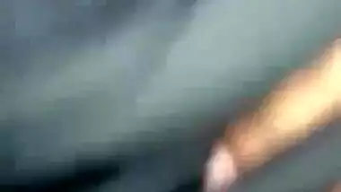 Hijabi girl pussy fingering by lover in park