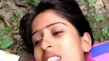Cute Desi Gf Outdoor Captured