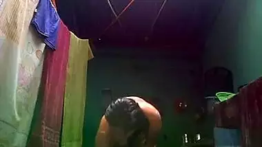 Nepali village bhabhi caught by neighbor during bath