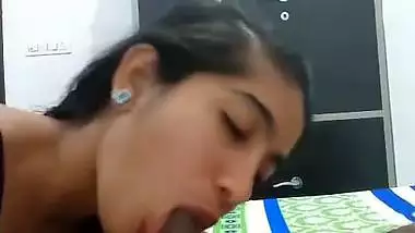 Sexy Kerala girl gives a blowjob to her lover in Mallu porn