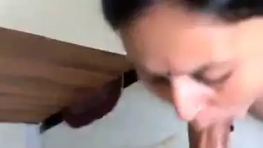 Desi Patna Bhabhi gives an erotic Bihari blowjob