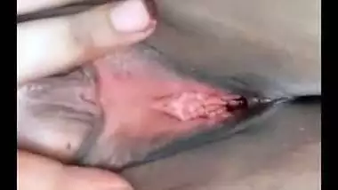 Cute bhabhi in affair with Facebook friend and nude call