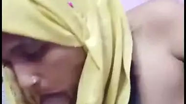 Hijabi girl records her nude MMS, sucking stepbrother’s dick