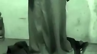Desi Auntie Change Sary Show Boobs