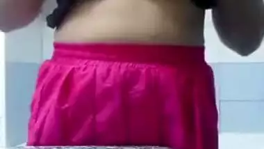 Desi bhabi show boob