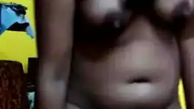 Exhibitionist Indian girl never turns down an opportunity to undress