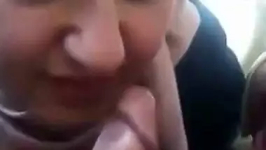 Hijabi lady’s deep Pakistani blowjob to a stranger