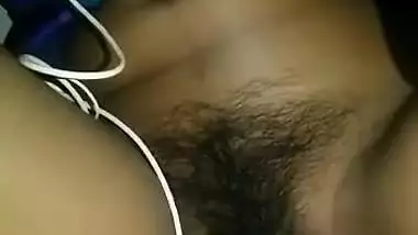 Bengoli bhabi ki chut me gaajar ghusayi ja rhi h pati k dwara