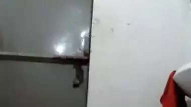 Pakistani bathing leaks video