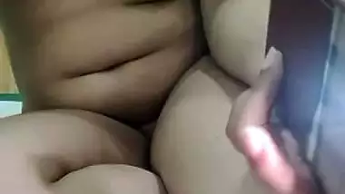 Pretty Indian wife nude fingering viral video call