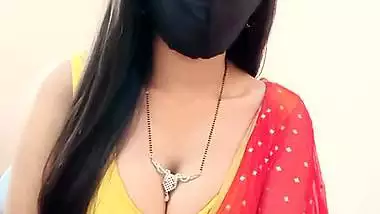 Live streaming cam girl showing sexy round boobs