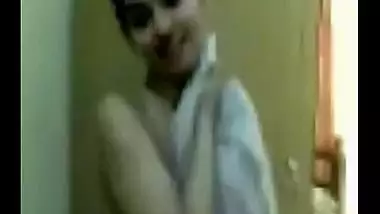 Maharashtra Dilettante gf recorded by boyfriend after Shower