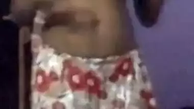 Hot Mallu Chick Feeling Shy While Fingering