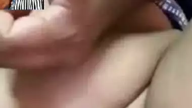Chubby wife fingering pussy with viral video call chat