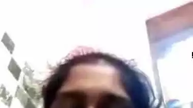 Today Exclusive- Lankan Wife Showing Her Boobs And Pussy On Video Call