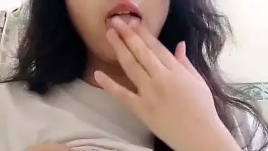 Desi beauty lifting bra one side boob show viral MMS