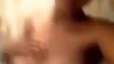 Bathing horny Indian girl MMS