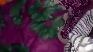 Desi Bihari housewife captured nude on mobile cam