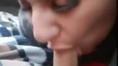 Indian girlfriend Perfect blowjob in the car