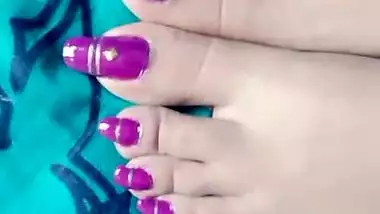 Indian long toenails