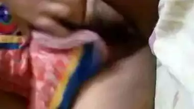 Bengali hairy pussy show by a bubbly beauty