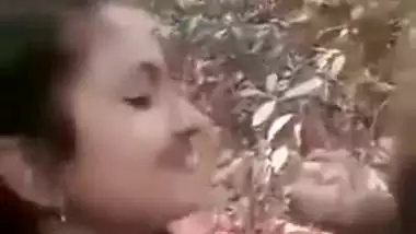 Lovely Desi XXX girl gives a hot blowjob outdoors till her boyfriend cum MMS