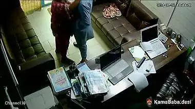 Muslim shop owner fucks his servant in Pakistani sex video