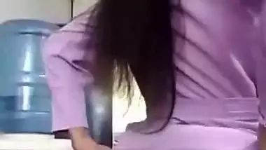 Srilankan girl showing boobs and ass in tuition class