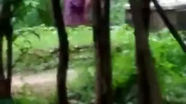 Desi bhabi aunty caught having shower outdoor