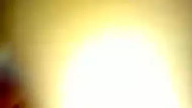 Desi nude lady uses toothpaste to lube her pussy