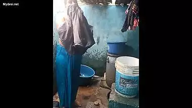 Desi aunty nude bath