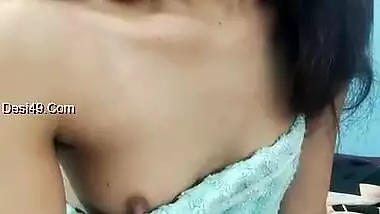 Desi Girl Shows Boobs On Cam Show