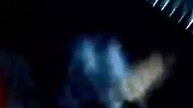 Guy films Indian love and tries to touch her XXX parts in sex clip