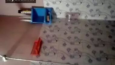 Desi bhabi nude bath