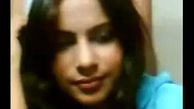 Indian girl enjoyed home sex by group of men in lodge room