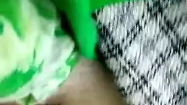 Thick cock penetrates XXX cunt of Desi hussy outdoors in MMS vid