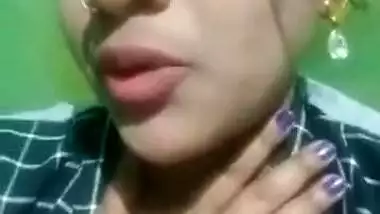 Bhabhi Horny Expression showing Pussy