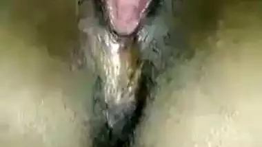 Man eats his lady’s pink pussy on video call sex