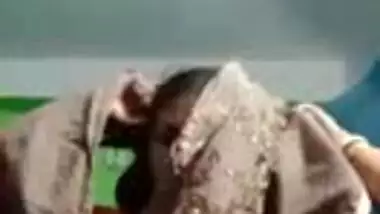 Mature Bhabhi showing her nude body on cam