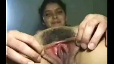 Bangalore Bhabhi showing her Pink pussy to lover over cam