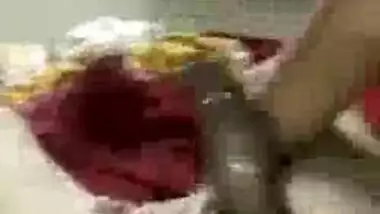 Desi blowjob MMS video with her bf in a hotel room